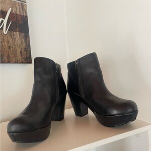 Elegant Black Ankle Boots